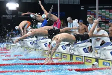Ötödik a férfi gyorsváltó, Hosszú nyolcadik hellyel döntős az úszó-vb-n