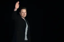 Elon Musk nem engedi el a dogecoin kezét