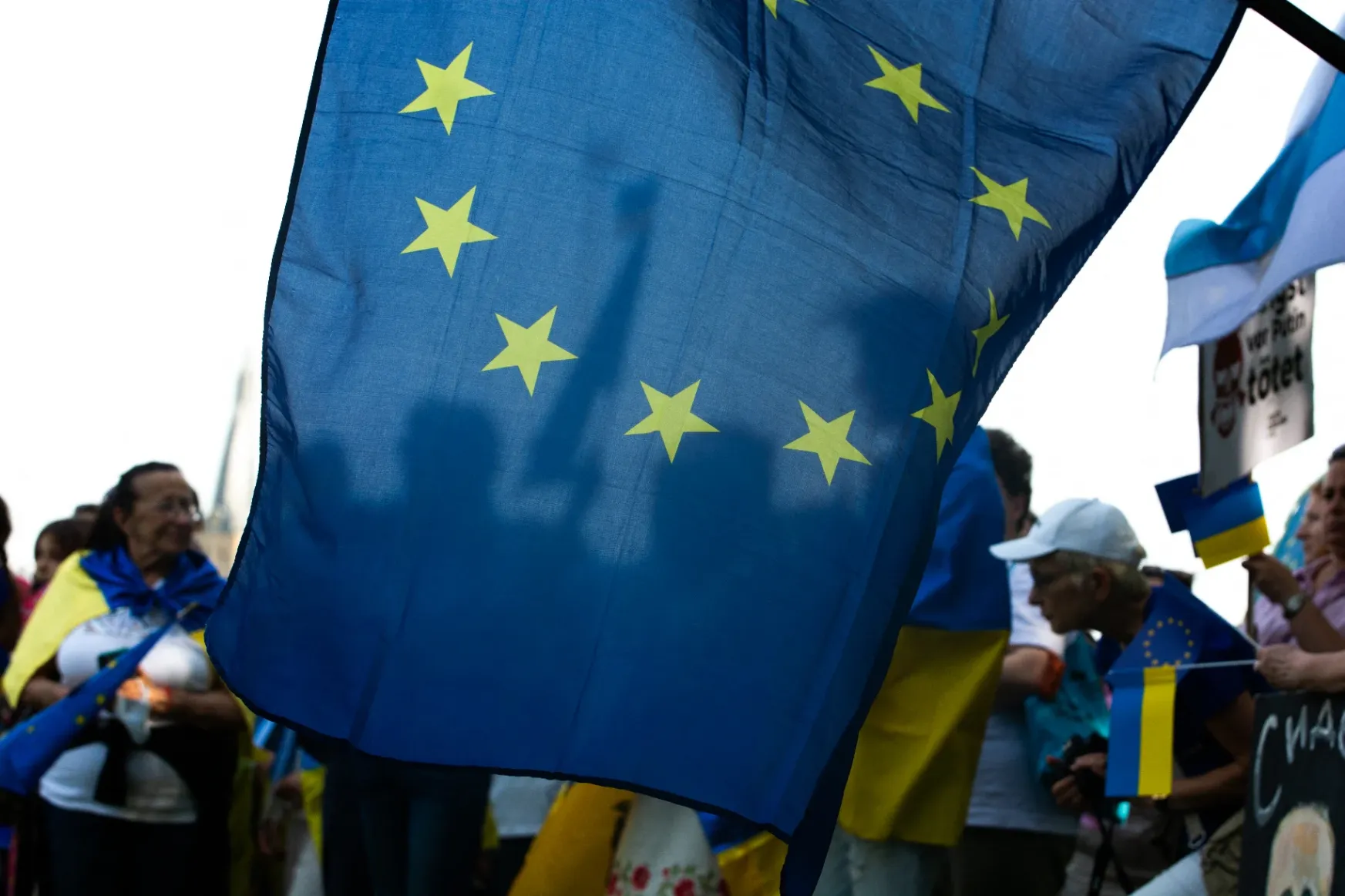 Hosszú sorba állt be Ukrajna, de a többiek reménykednek, hogy lendületet ad az EU bővítésének