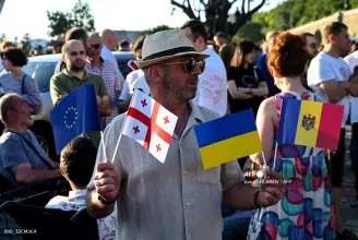 Hosszú sorba állt be Ukrajna, de a többiek reménykednek, hogy lendületet ad az EU bővítésének