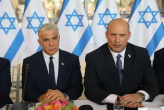 Összeomlott az izraeli szivárványkoalíció, feloszlatják a parlamentet