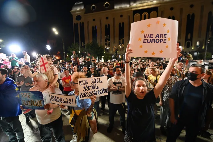 Több tízezren tüntettek azért, hogy Grúzia is csatlakozhasson az EU-hoz