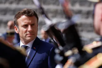 Példátlan választási eredmény után nehéz kormányzás elé néz Emmanuel Macron