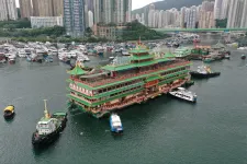 Elsüllyedt Hongkong híres úszó étterme, ahol II. Erzsébet és James Bond is evett