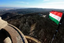 Megdőlt éjszaka a fővárosi szélrekord, lehűlt az idő, de jön vissza a meleg