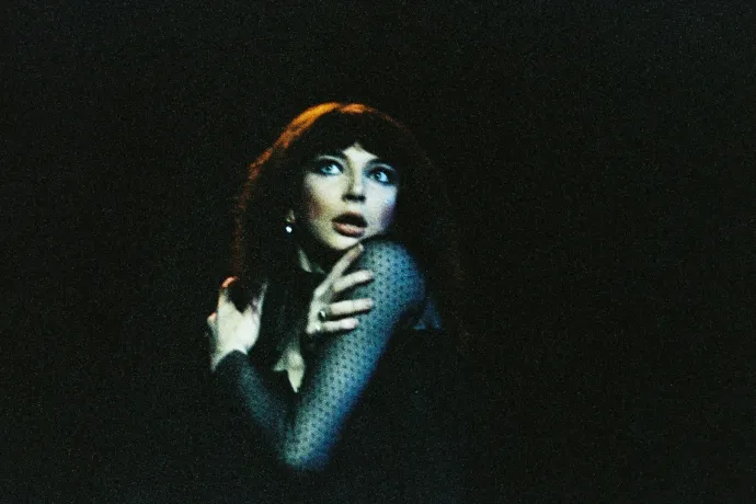Interjút adott Kate Bush, aki nem számított arra, hogy a száma miatt megőrül a világ