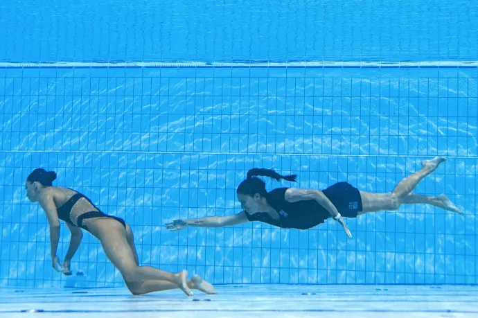 Edzője mentette ki az ájult amerikai versenyzőt a budapesti vizes vb-n