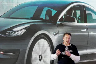 Elon Musk gigantikus pénzégetőnek nevezte az austini és a berlini Tesla-gyárat
