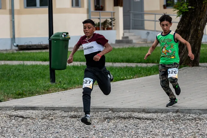 „Léptünk volna be a cukrászdába, amikor Edu, az ötéves fiú visszahúzott. Azt mondta, neki oda nem szabad bemenni”