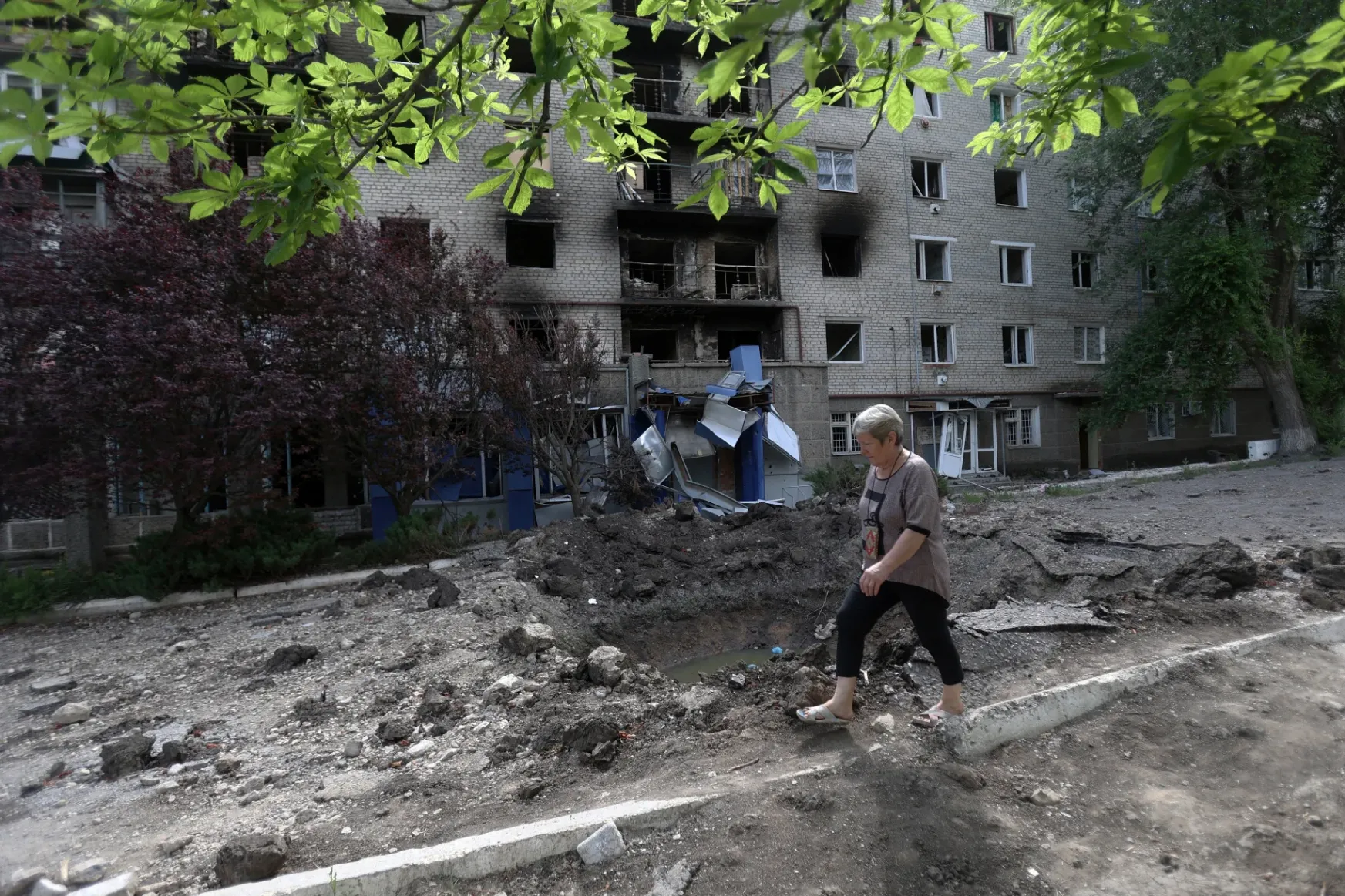 Előrenyomultak az oroszok a Luhanszkban, az ukrán csapatok feladják a teljesen szétlőtt Szeverodonyecket