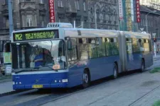 Öngyilkosságot kísérelt meg egy férfi a metróalagútban, órákra leállították a forgalmat a Deák és az Örs között