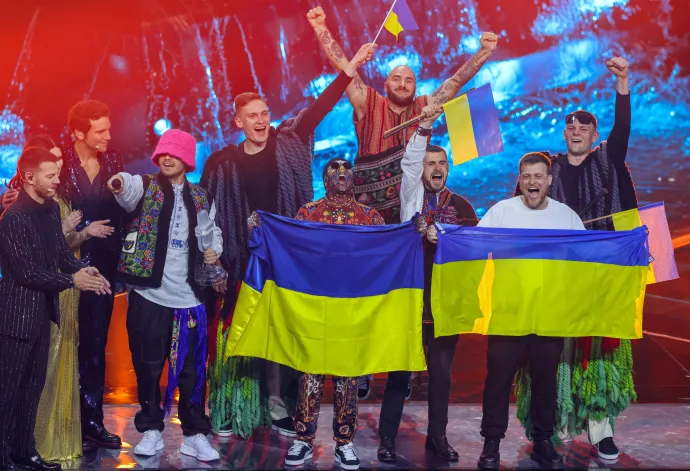 Az ukrán Kalusch Ochestra a 2022-es torinói Eurovíziós Dalfesztivál megnyerése után 2022. május 15-én – Fotó: Jens Buttner / AFP