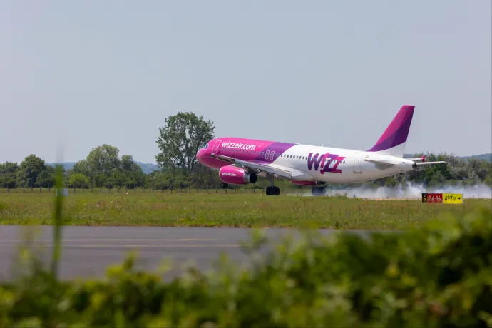 Otthagyta segítség nélkül a párizsi reptéren a Wizz Air a Budapestre készülő utasokat