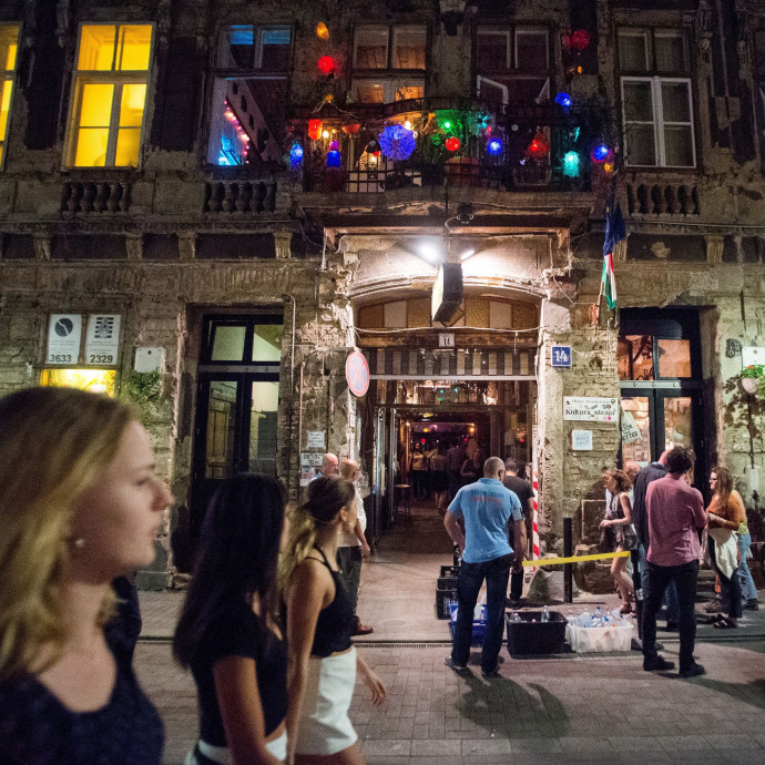 Pénzt csak elvétve adnak vissza a névleg visszaváltható pohárért, termeli is szépen a profitot