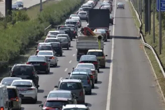 Baleset miatt araszol a forgalom az M7-esen Balaton felé
