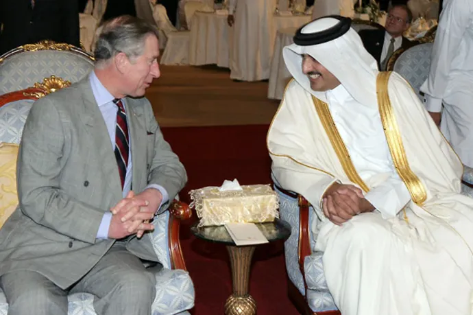 1,2 milliárd forintnyi készpénzt fogadhatott el Károly herceg egy katari sejktől