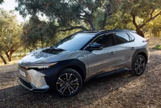 Visszahívja a Toyota az új, teljesen elektromos autóját, mert leszakadhatnak a kerekei