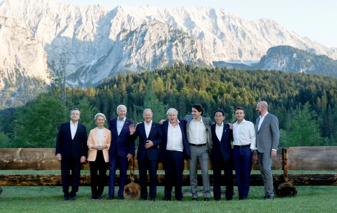 Csoportkép a G7-ek bajorországi csúcstalálkozójáról – Fotó: Jonathan Ernst / Reuters