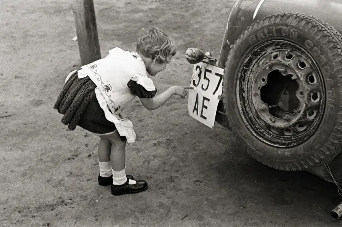 Rendszám egy autón Szentesen, 1936 körül- Fotó: Chuckyeager tumblr / Fortepan
