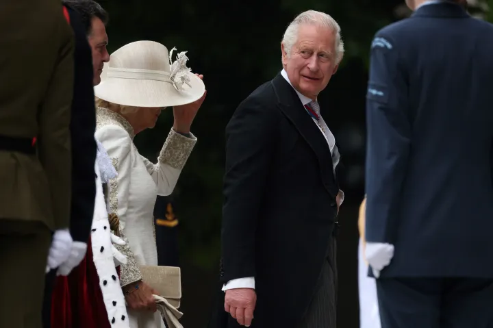 Károly herceg érkezik a királynő uralkodásának 70. évfordulója alkalmából rendezett nemzeti hálaadó istentiszteletre, a londoni Szent Pál-székesegyházba 2022. június 3-án – Fotó: Hollie Adams / AFP