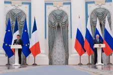 Feszült hangulat, vádaskodás – ilyen volt Macron és Putyin háborút megelőző utolsó telefonbeszélgetése