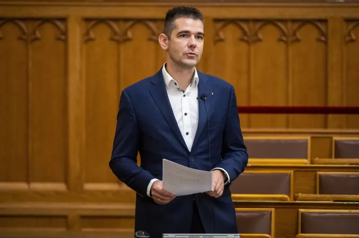 Novák Előd június 27-én a parlamentben – Fotó: Balogh Zoltán / MTVA
