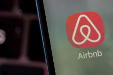 Véglegesíti a bulitilalmat az Airbnb