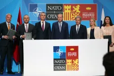Megszületett a megállapodás: Finnország és Svédország előtt is szabad az út a NATO-ba