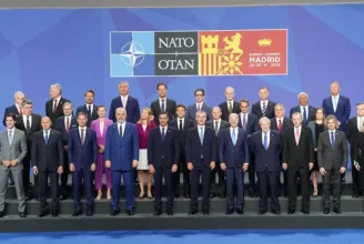 A NATO hivatalosan is meghívta a tagjai közé Finnországot és Svédországot