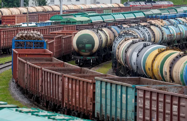 Vasúti teherkocsik sorakoznak Kalinyingrádban 2022. június 21-én, miután Litvánia lezárta az enklávéba vezető kereskedelmi útvonalat – Fotó: Vitalij Nevar / nevarphoto / Reuters