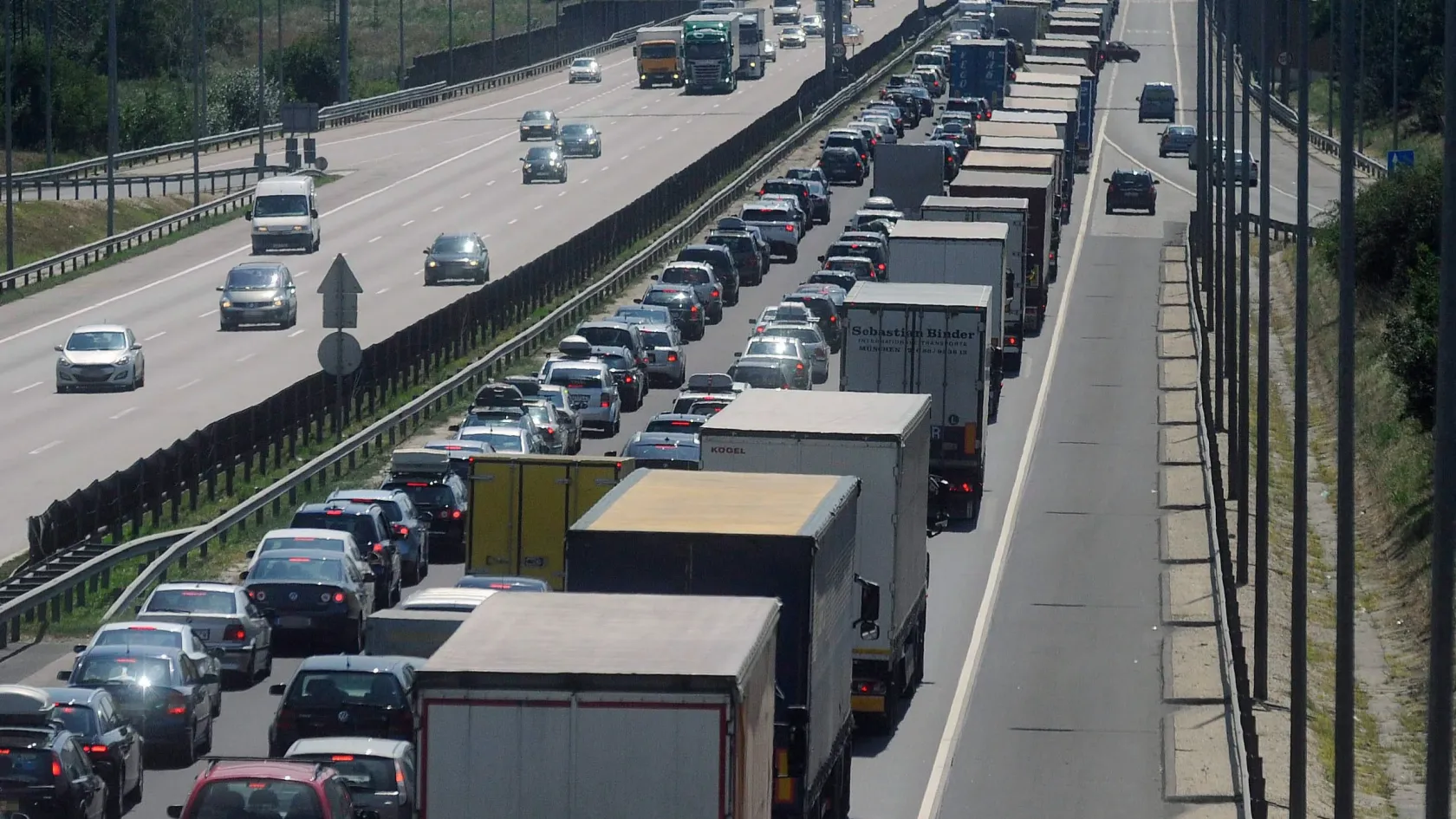 A hőségriasztás miatt nem lesz kamionstop a hétvégén A hőségriasztás miatt nem lesz kamionstop a hétvégén
