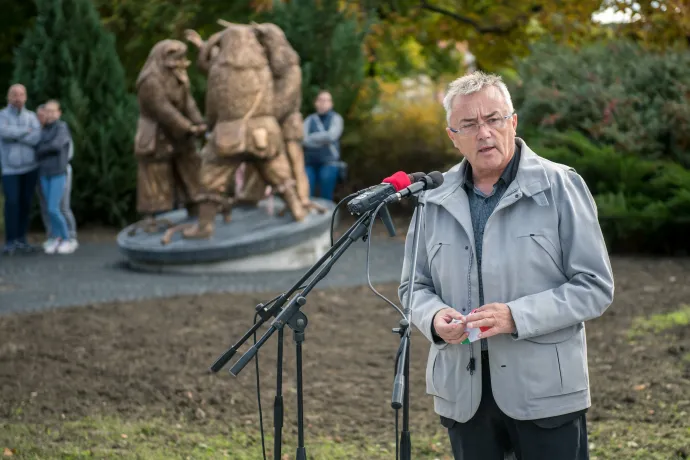 Hargitai János beszédet mond a megújult mohácsi Deák tér átadásán 2020. október 30-án – Fotó: Sóki Tamás / MTI