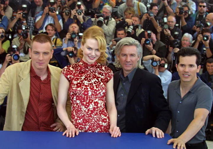 Ewan McGregor, Nicole Kidman, Baz Luhrmann és John Leguizamo az 54. Cannes-i Filmfesztiválon a Moulin Rouge bamutatóján 2001. Május 9-én – Fotó: Jack Guez / AFP