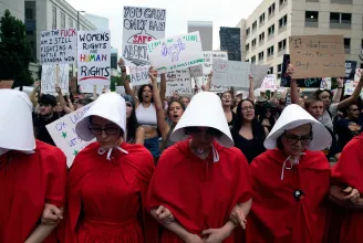 Komoly politikai zűrzavart hozott, hogy az USA-ban kivették az abortuszt az alapjogok közül