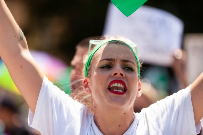 Az abortuszjogról kérdezték a romániai vezető politikusokat, de nem mindenki válaszolt