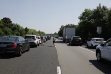 Halálos baleset az M7-esen Lepsénynél: átszakította a szalagkorlátot egy autó, nagy a torlódás