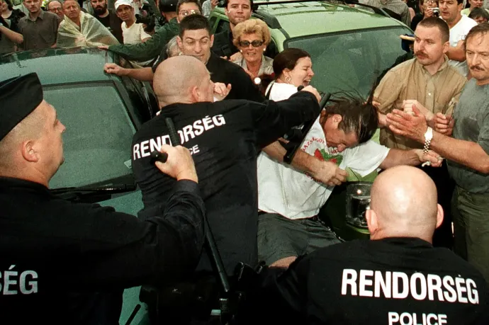 Húsz éve Medgyessy ügynökmúltja miatt zárták le a hidat jobboldali radikálisok