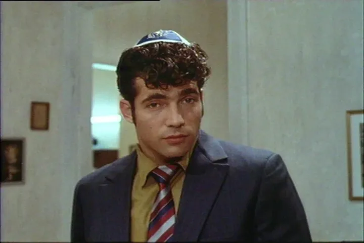Jaír Lapid a "Túl az óperencián" című izraeli filmben 1991-ben – Forrás: Transfax Film