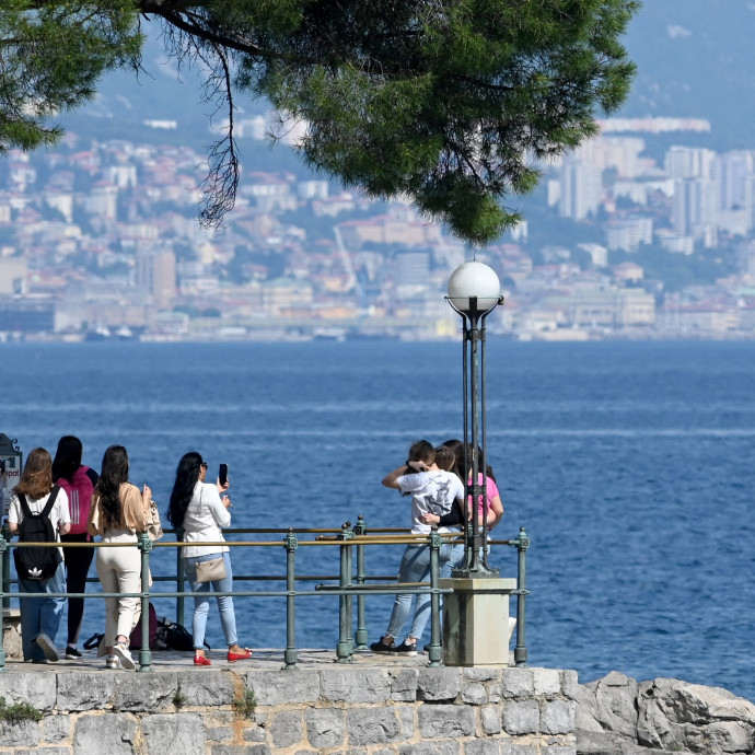 Ugyanannyit költenek nyaralásra a magyarok, mint a járvány előtt, csak sokkal kevesebbet kapnak érte
