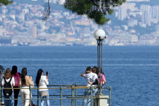 Ugyanannyit költenek nyaralásra a magyarok, mint a járvány előtt, csak sokkal kevesebbet kapnak érte