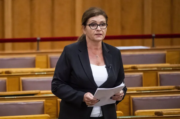 Kálmán Olga, a DK képviselője, felszólal a Magyarország 2023. évi központi költségvetéséről szóló vitában – Fotó: Balogh Zoltán / MTI