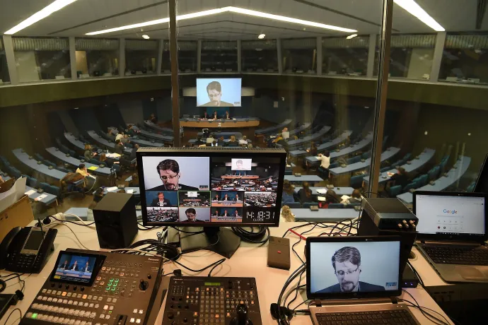 Edward Snowden a bejelentők védelmének fontossága mellett érvel az Európa Tanácsban, Strasbourgban, 2019. március 15-én – Fotó: Frederick Florin / AFP