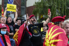 Balkán: az egyik kormány már belebukott a békítésbe, a másikat az utcáról akarják elzavarni