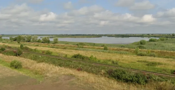 A Majtényi-tó a kiszáradás előtt és most – Fotó: presasm.ro