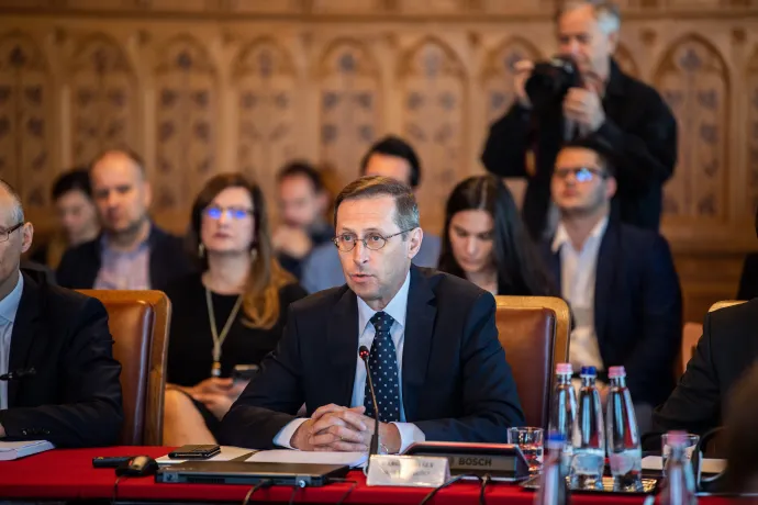 Varga Mihály pénzügyminiszter meghallgatása az Országgyűlés költségvetési bizottságának ülésén 2022 májusában – Fotó: Bődey János / Telex