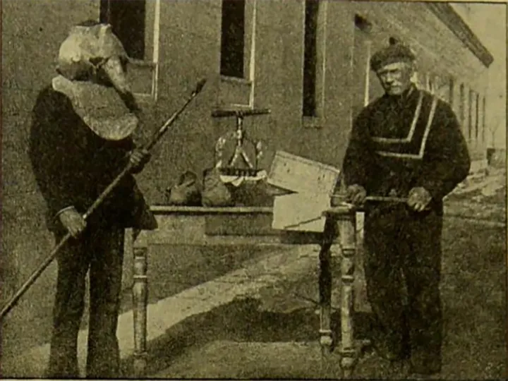 A 19. század végén a Povegliára látogatók pestises felszerelést találtak – Fotó: Theodor Weyl / Wikimedia Commons