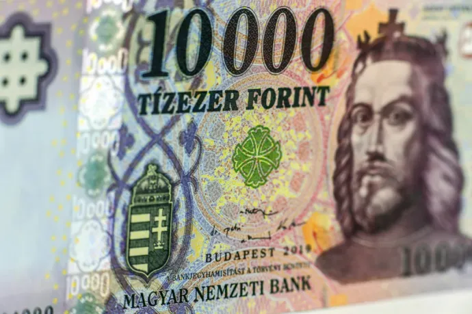 The forint’s plunge continues: 1 euro worth 412 forints, and 1 USD worth 403 forints