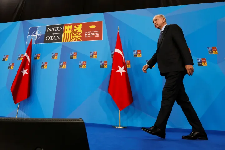 Recep Tayyip Erdoğan török elnök sajtótájékoztatón vesz részt a NATO madridi csúcstalálkozóján, 2022. június 29-én – Fotó: Yves Herman / Reuters