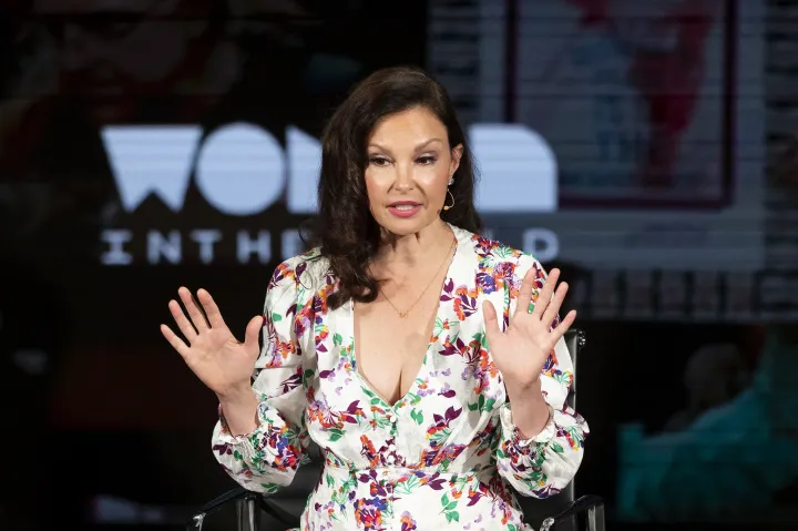 Ashley Judd beszél a 10. Women In The World konferencián New Yorkban – Fotó: Johannes Eisele / AFP 
