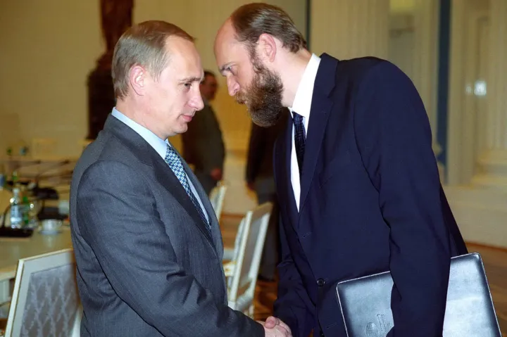 Putyin és Szergej Pugacsov 2000-ben – Fotó: RTL / Spiegel TV